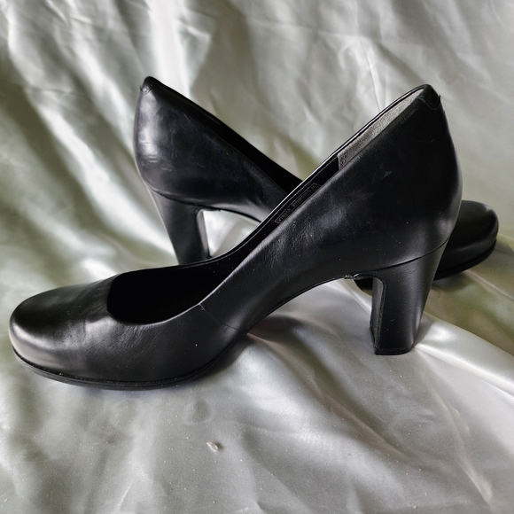 Rockport Black Women's Heels - Picture 4 of 5